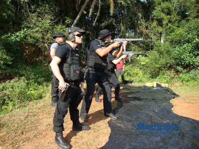 Policiais se capacitam para usar armas longas