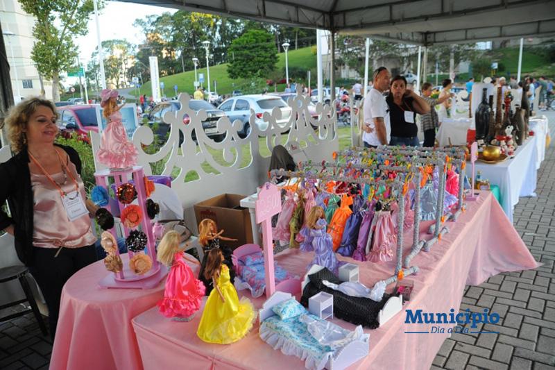 Feira de Artesanato na Praça reúne artesãos de Brusque e região
