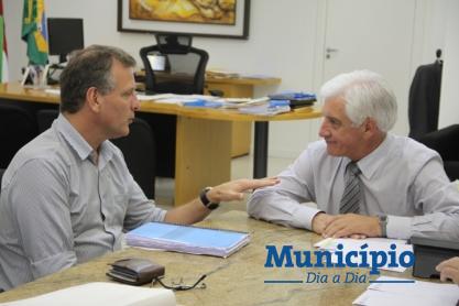Prefeito busca recursos no Governo do Estado