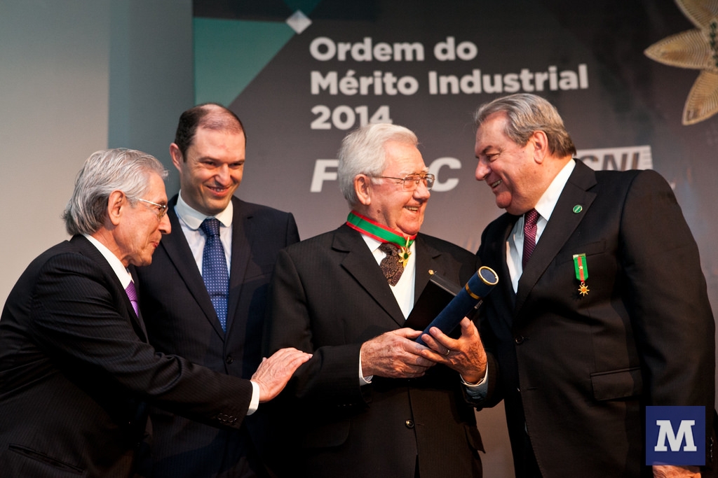 Empresário brusquense recebe Ordem do Mérito Industrial de Santa Catarina