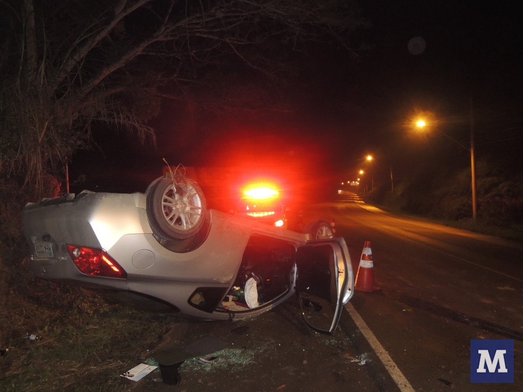 Capotamento na Ivo Silveira