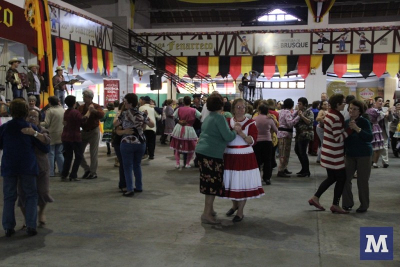 Tarde da Melhor Idade especial São João reúne cerca de 700 idosos
