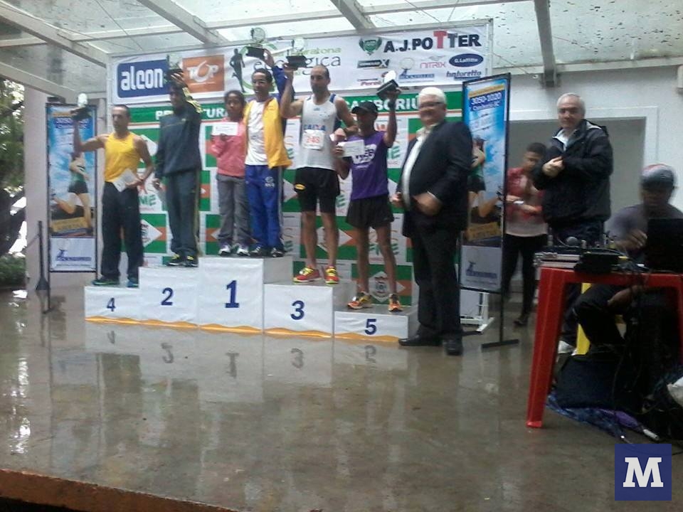 Atletismo de Brusque se destaca no litoral