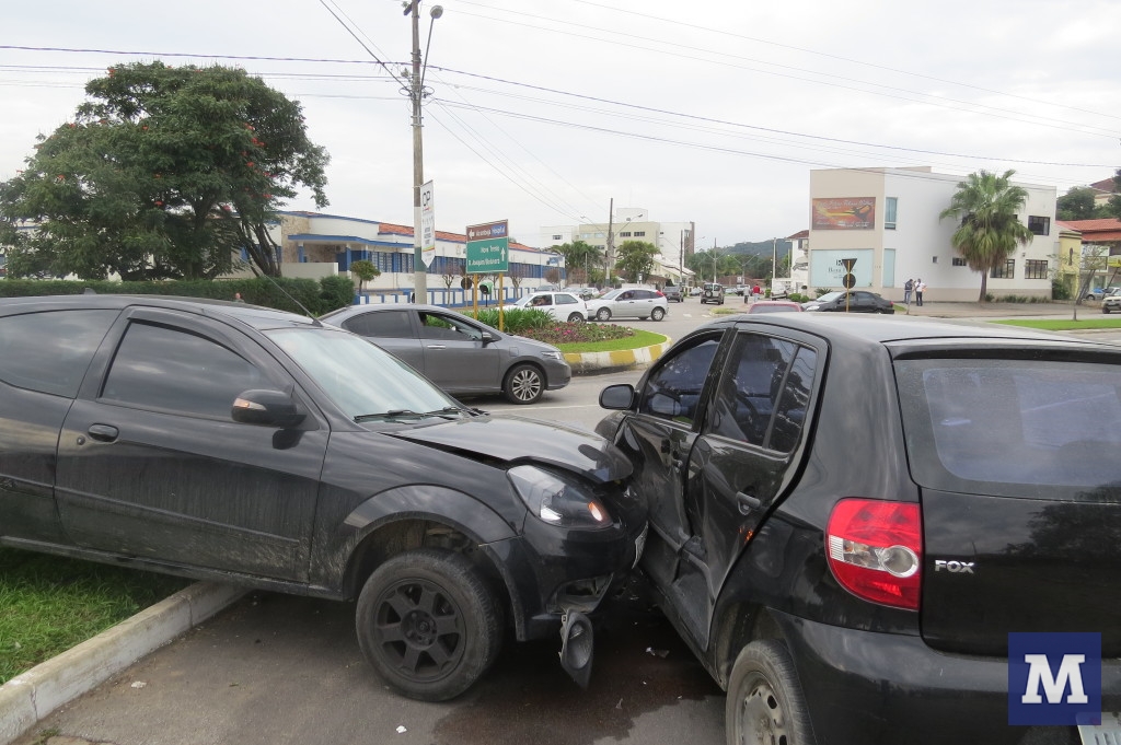 Acidente na rotatória da Apae