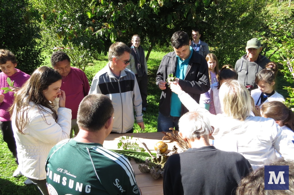 Deficientes realizam trilha sensorial