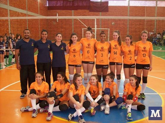 Brusque é campeã no vôlei mirim