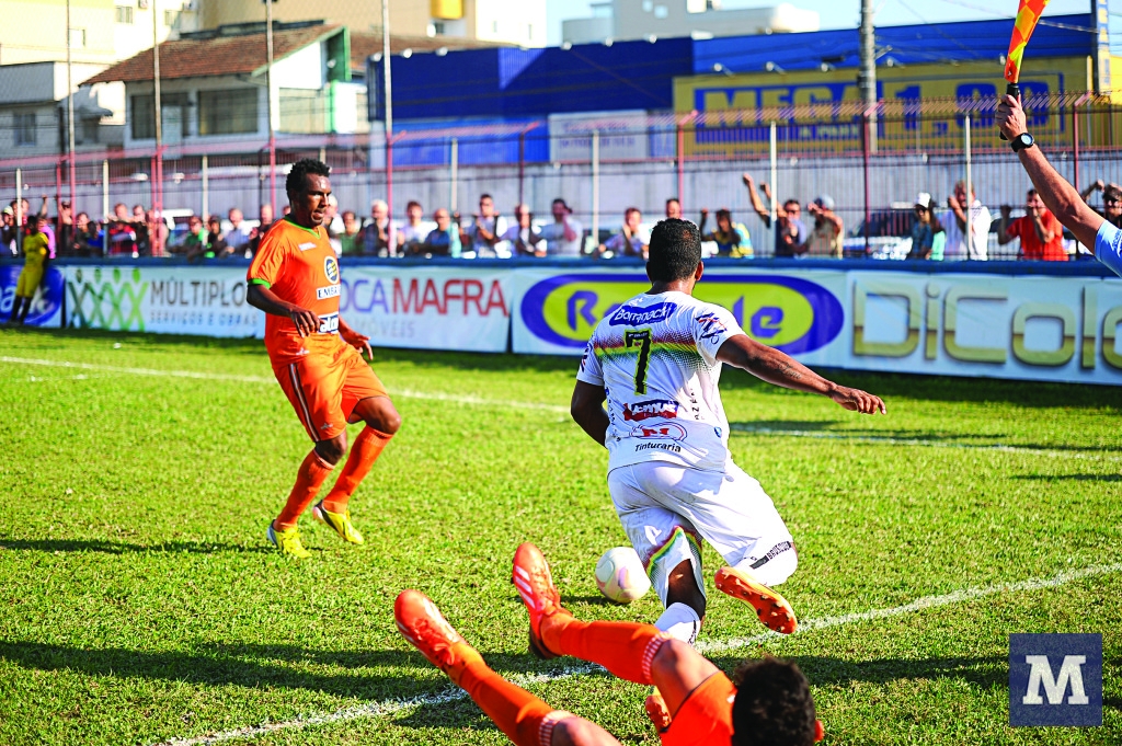 Bruscão e Camboriú começam a decidir a Série B do Catarinão neste domingo (23)
