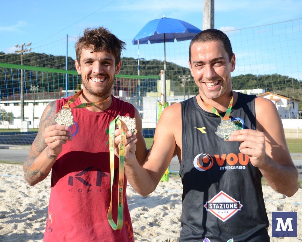 São Luiz fatura ouro duplo no vôlei de areia