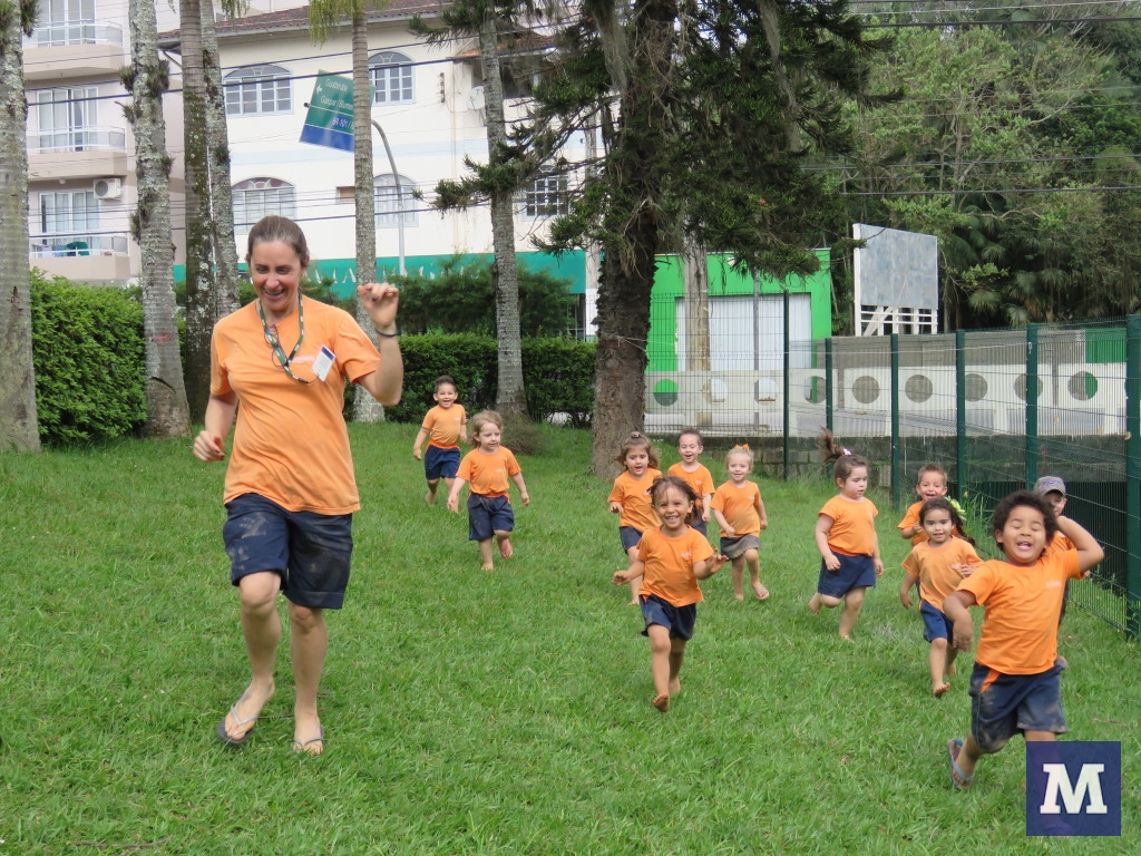 Professora brusquense é homenageada pela Fiesc a pedido de pais