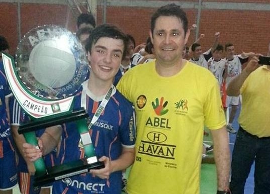 Equipe Pré-Mirim masculina da Abel é bicampeã da Copa Aevi de Voleibol