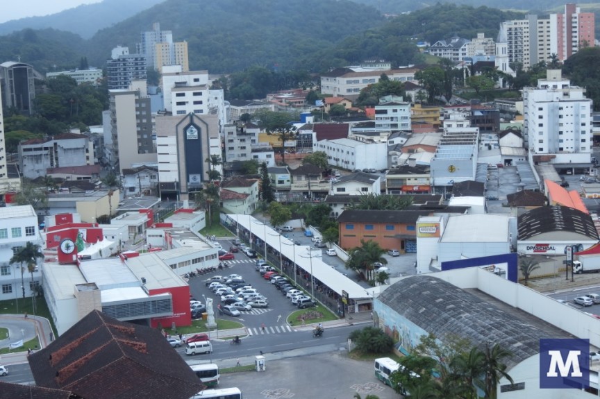 Brusque tem 13ª melhor média salarial do estado