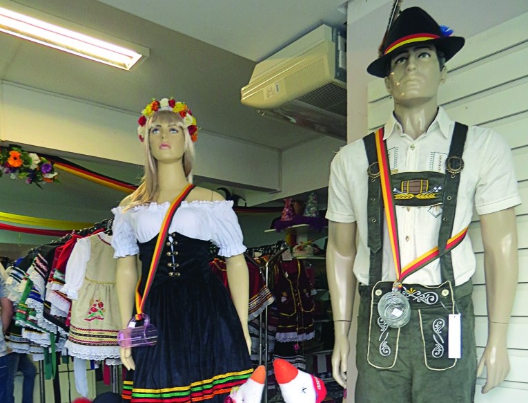 Trajes típicos para Fenarreco geram renda extra