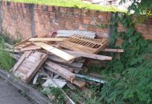 Moradora reclama de descarte de entulhos na rua Adelina Debatin