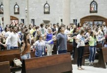 Missa com os jovens incentiva adolescentes a participarem da igreja