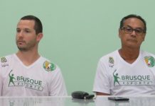 Natação Brusque oferece aulas para crianças em parceria com academias