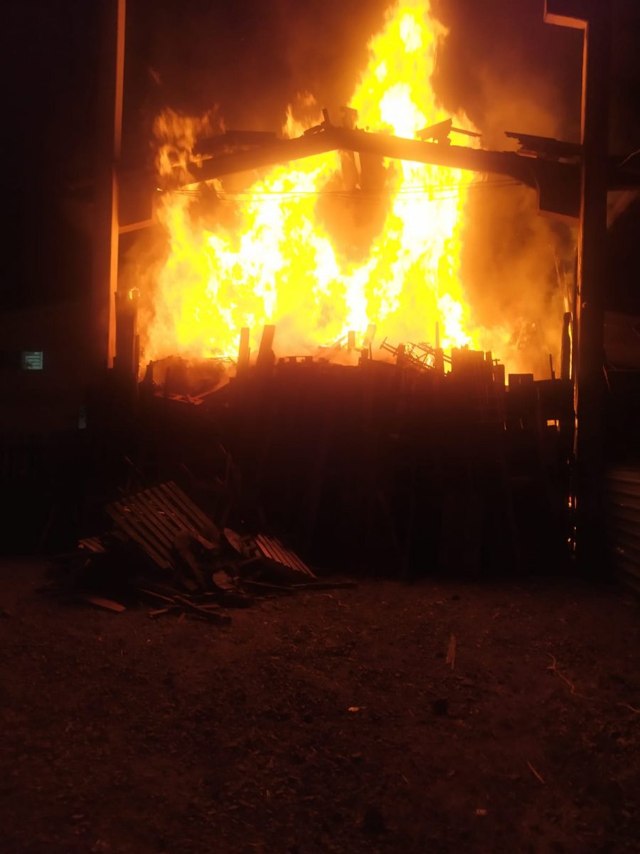 Incêndio atinge fábrica têxtil em Guabiruba e mobiliza Corpo de Bombeiros