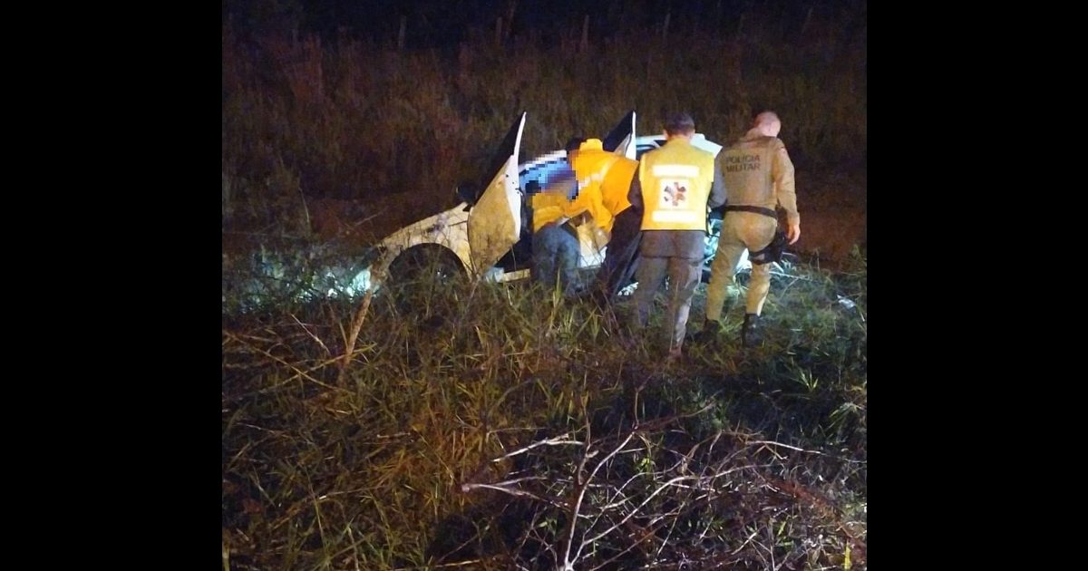 Motorista morre após veículo cair em ribanceira no Limeira Baixa, em Brusque