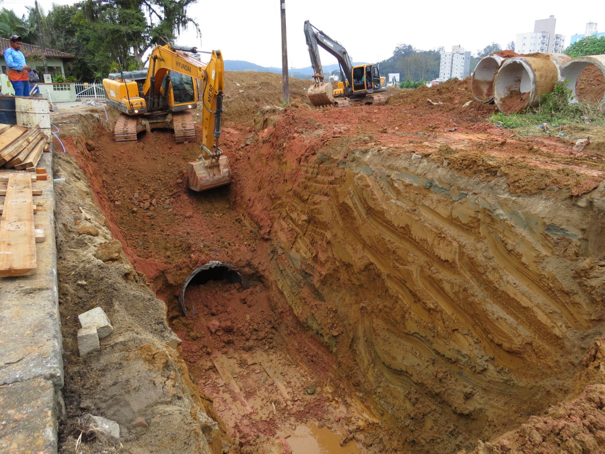 rua Alberto Heckert obras Brusque