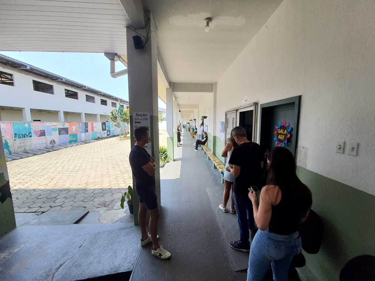 Guabiruba movimento local votação eleições escola joão boos