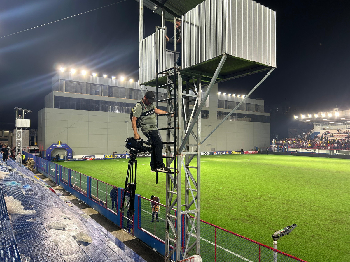 estádio Augusto Bauer câmeras cabines torres