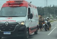 Colisão entre moto e carro deixa duas pessoas feridas na rodovia Antônio Heil, em Brusque