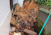 Deslizamento derruba muro de casa no bairro Thomaz Coelho, em Brusque deslizamento