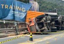 VÍDEO – Dono de caminhonete atingida por caminhão que tombou próximo à entrada de Guabiruba relata acidente Guabiruba