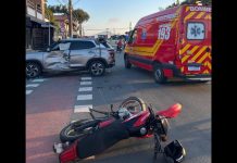 Motociclista perde dentes e fica gravemente ferido após colisão com carro em Navegantes perde dentes