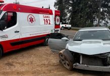 Criança é arremessada