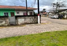 Jovens são mortos a tiros no meio da rua em Tijucas Tijucas