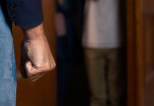 Jovem mata o próprio pai ao tentar defender a mãe de ataque em Balneário Camboriú