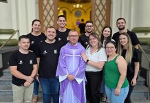 Padre José Henrique se despede de Brusque em missa carregada de emoção