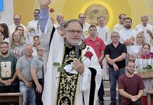 Guabiruba vive noite de emoção na missa jubilar do padre Marilton Nuss