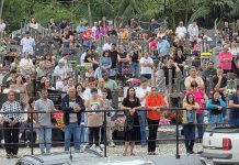 Multidão participa de missa campal em Brusque neste Dia de Finados