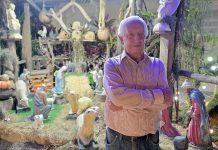 Natal em Brusque: presépio criado por morador de 86 anos encanta visitantes