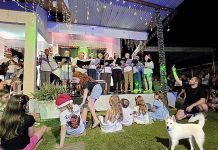 VÍDEO – Cantata de Natal na varanda reúne multidão em Guabiruba