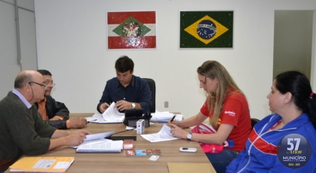 Assinatura do convênio foi feita na sede da SDR de Brusque