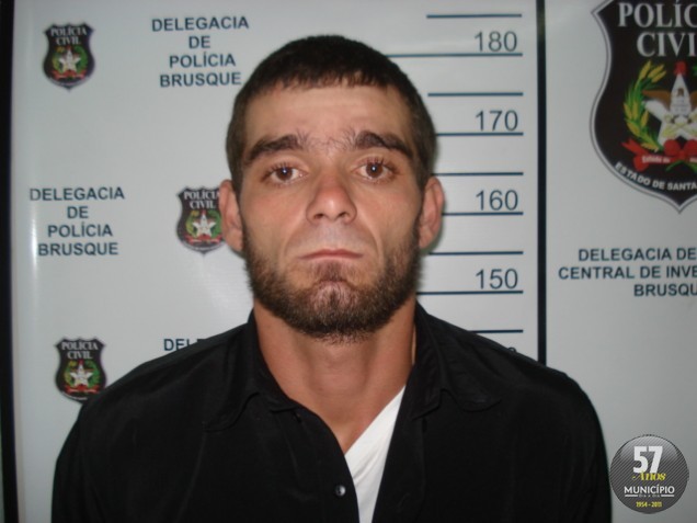 Marlon Fabrício Paulo, 26 anos, estava escondido em uma casa na rua rua Ana Wiedecker, no bairro Águas Claras