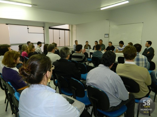 Contabilistas e representantes da prefeitura discutiram alterações para projeto de lei sobre alvarás
