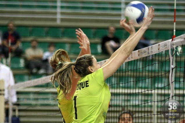 Meninas venceram Ferroviário por 3 sets a 0, na Arena Brusque, na noite desta segunda-feira, 13 de agosto