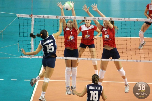 Brusque venceu por 3 sets a 2, com parciais de 25/15, 25/9, 23/25, 23/25 e 15/9 