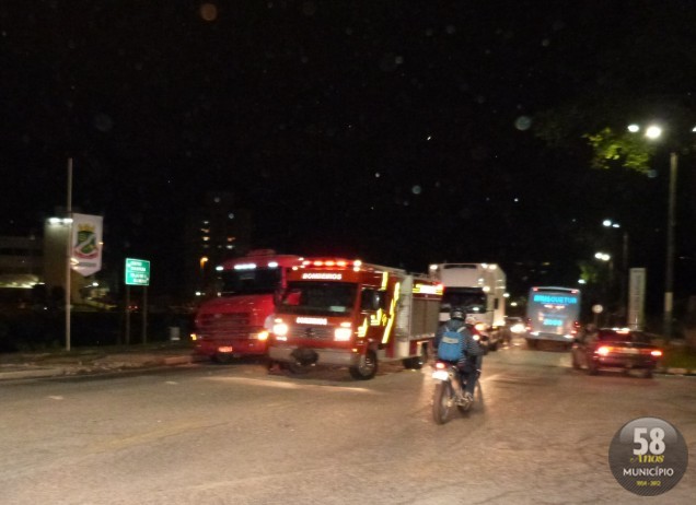 O ciclista foi socorrido pelos bombeiros e encaminhado ao Hospital Azambuja