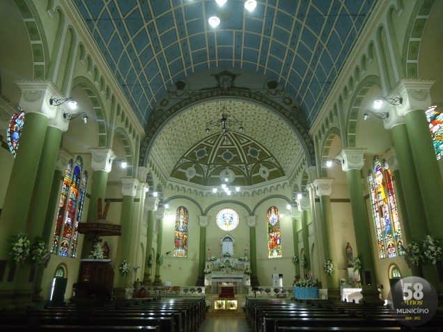 A igreja foi projetada pelo engenheiro-arquiteto alemão Simão Gramlich