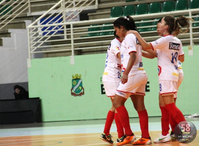 Os destaques do Barateiro foram Miúda, Andreza e Luana, que fizeram 10 dos 16 gols da equipe brusquense na partida