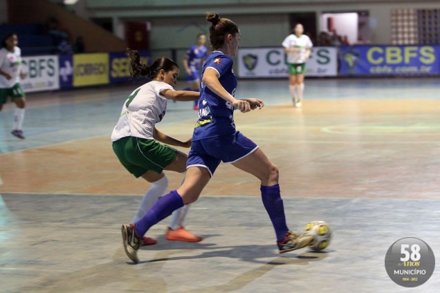 Com a vitória, as brusquenses mantiveram a liderança do Grupo A do torneio