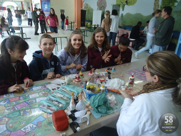 Os alunos e toda a comunidade do bairro Sâo Pedro aproveitaram todas as atividades oferecidas ao longo dia pelo Pé no Bairro