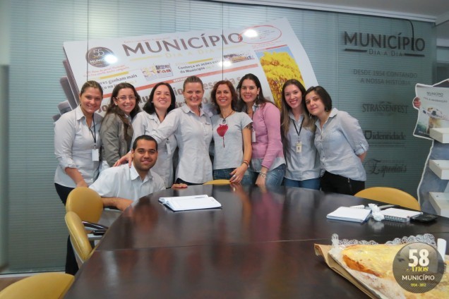 A jornalista Kátia Klock participou do Papo de Redação, com a equipe do MDD,  na manhã desta quarta-feira