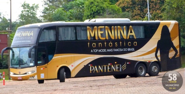 O veículo que serve de estúdio, está percorrendo o Brasil em busca de um novo rosto da moda brasileira