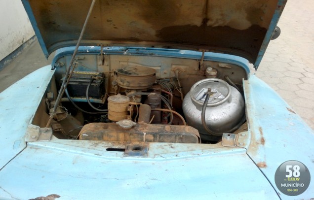 Veículo com botijão de gás no motor foi apreendido