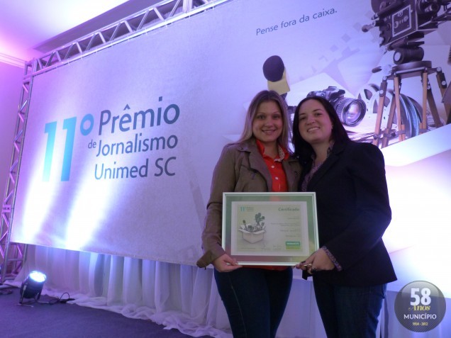 As jornalistas Carina Machado e Aline Camargo venceram o 11º Prêmio de Jornalismo Unimed SC com a série de reportagens Abuso